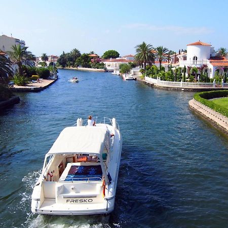 Holiday Home Requesens canal Empuriabrava Extérieur photo