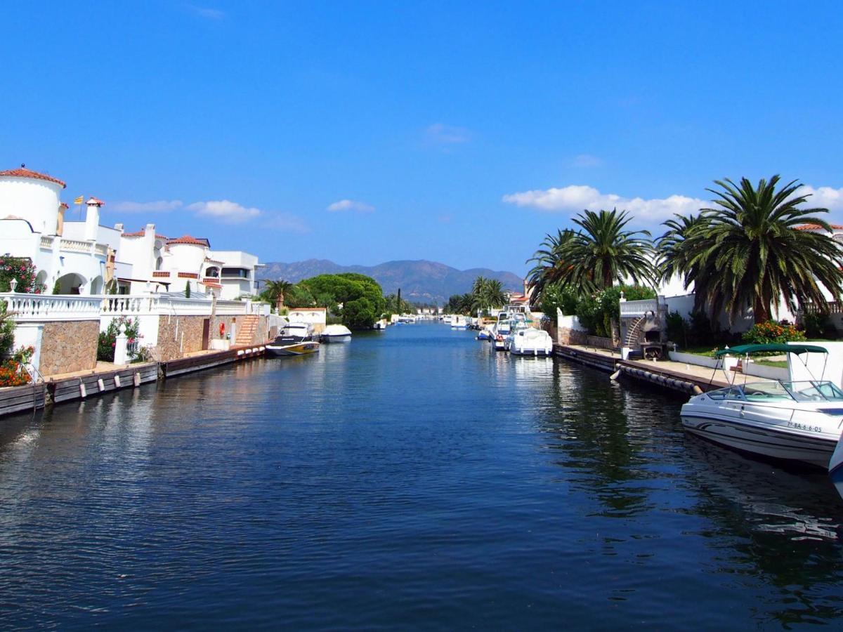 Holiday Home Requesens canal Empuriabrava Extérieur photo