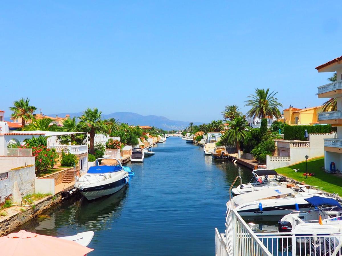 Holiday Home Requesens canal Empuriabrava Extérieur photo