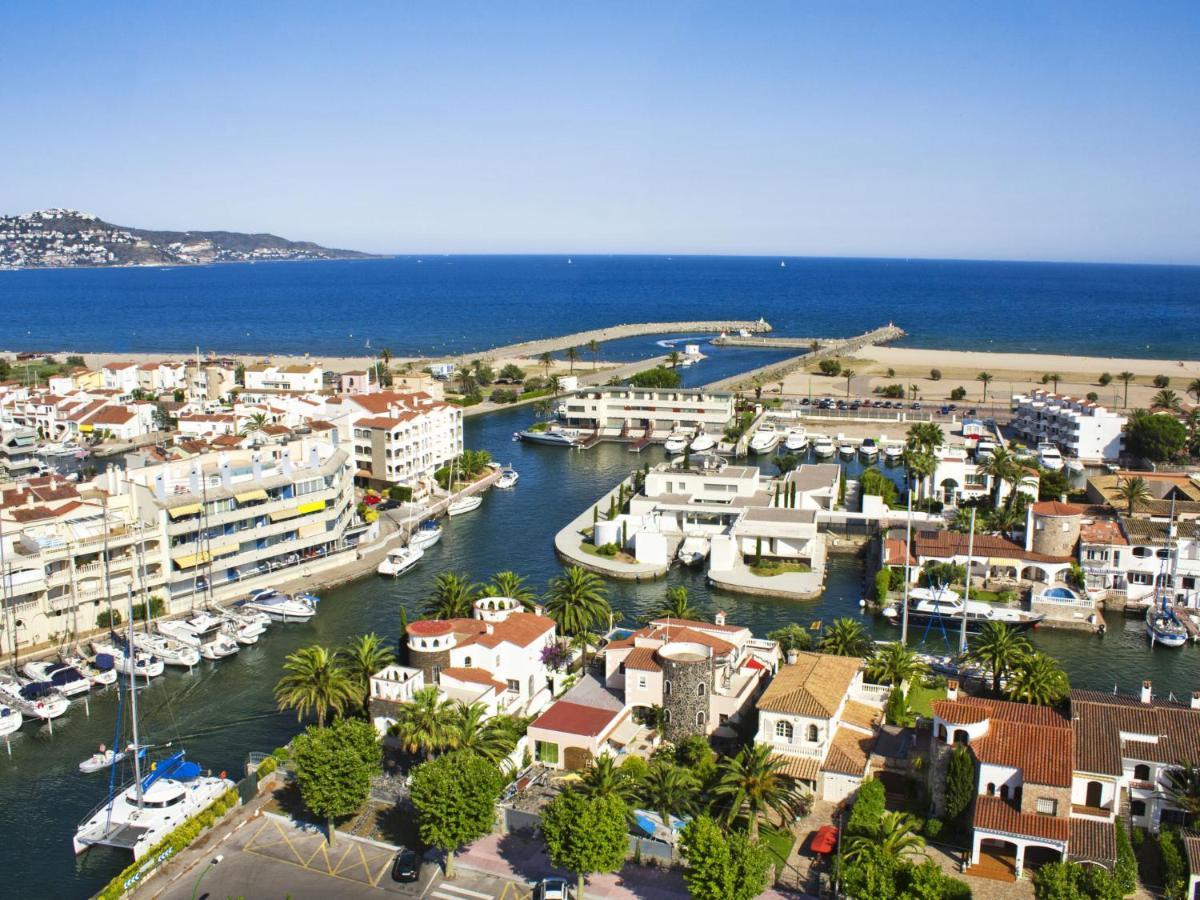 Holiday Home Requesens canal Empuriabrava Extérieur photo