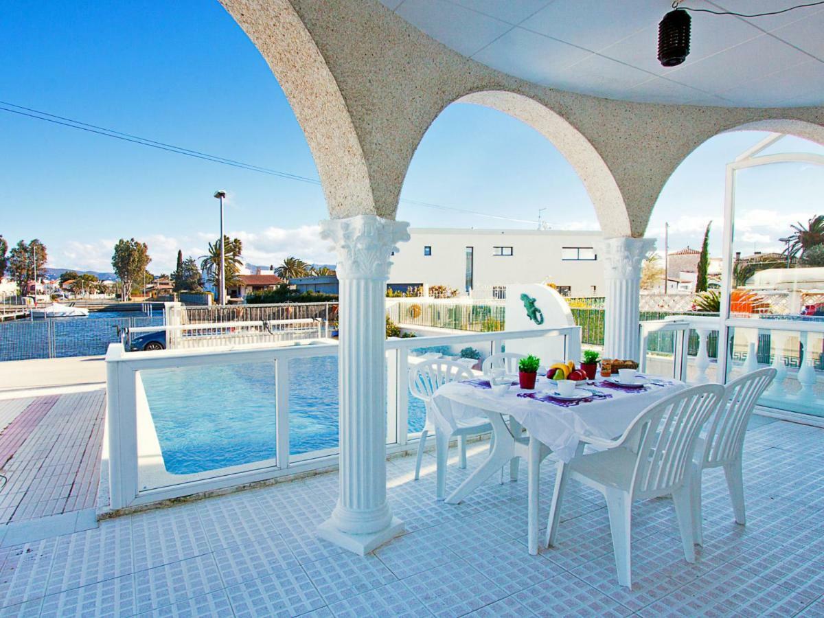 Holiday Home Requesens canal Empuriabrava Extérieur photo