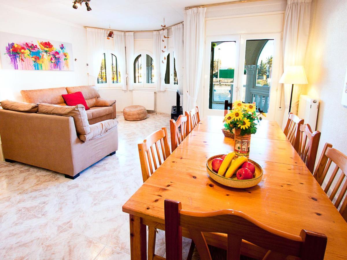Holiday Home Requesens canal Empuriabrava Extérieur photo
